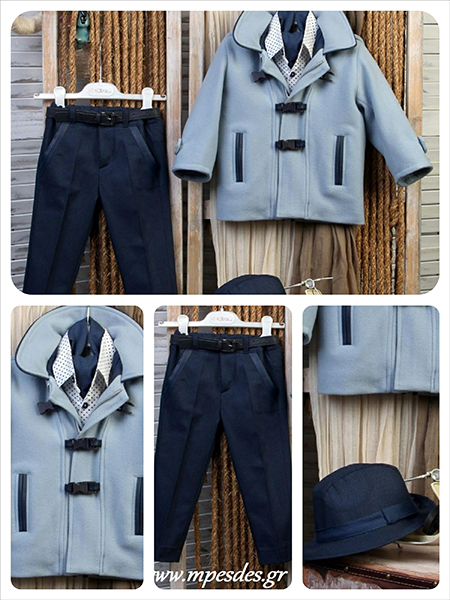 Το κουστούμι έχει συνδυασμό χρωμάτων μπλε σκούρο & γαλάζιο.  Αποτελείτε από σακάκι, μοντέρνο πουκάμισο, παντελόνι με ζώνη, μαντήλι και καπέλο. Μπορείτε να το συνδυάσετε με  βαπτιστικά παπούτσια από την συλλογή μας. MC.Α3372(C).